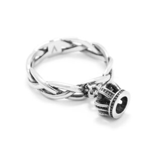 ANEL COM PINGENTE DE COROA TAM 20